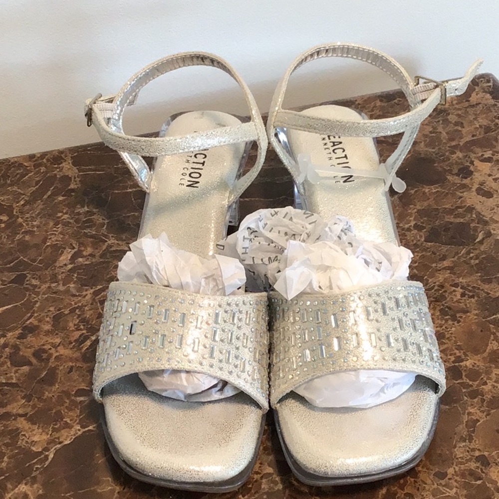 Reaction Kenneth Cole girls shoes size 4 brand new